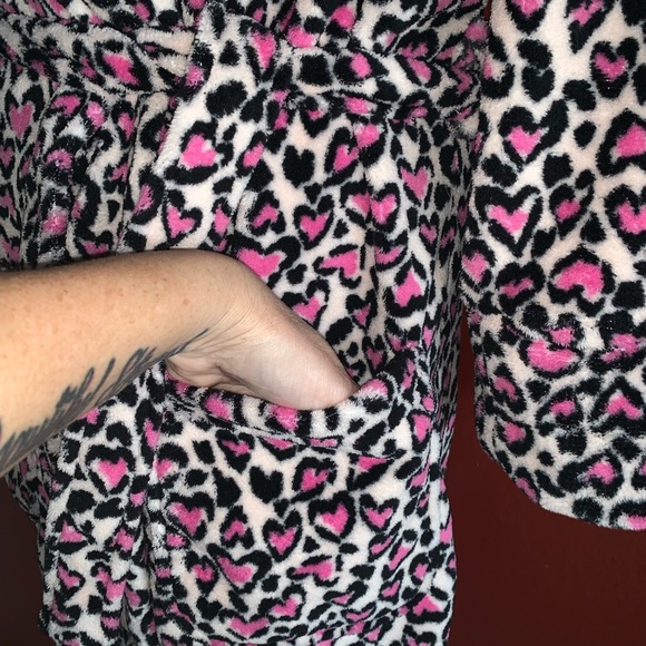 VS SOFT SHORT ROBE XS/S Leopard heart robe - Picture 4 of 8